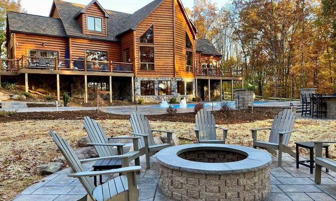 West Fairfax House | Cabin, Pool, Hot Tub, Lake, Wineries and Mountains Oh My!