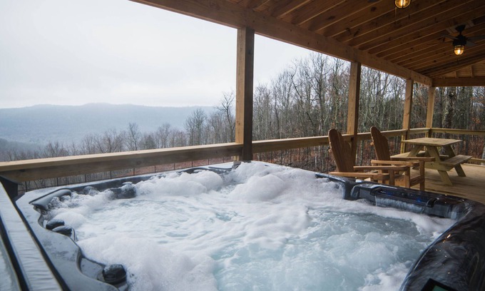 Jasper Cabin | Cabin retreat in the Ozark mountains-4 miles from downtown Jasper Dog Friendly!