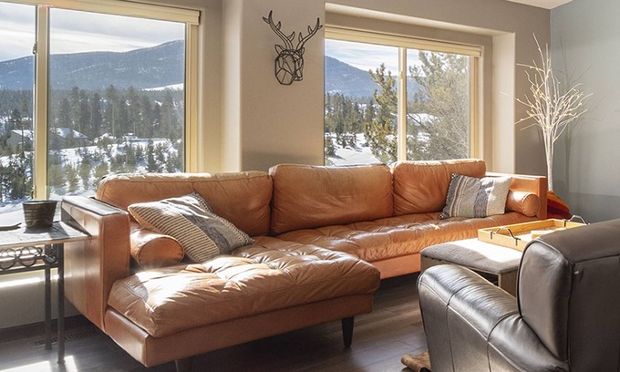 Grand View Highlands House | Cabin Serenity: Perfect for Ski Trips with Pets