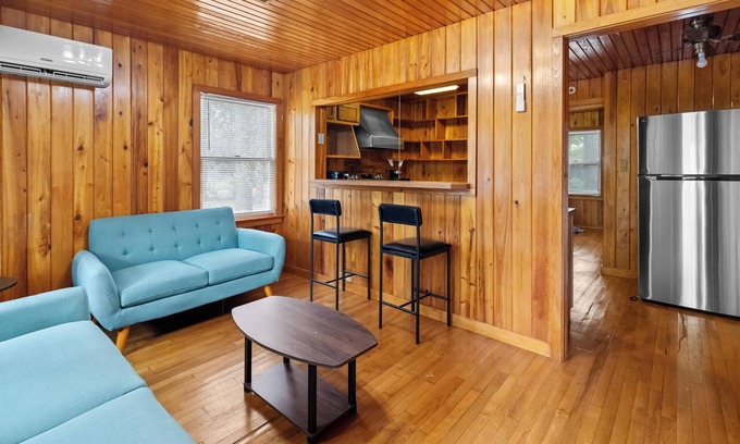 Northside Apartment | Cabin style 1-bedroom apartment with WiFi, AC, & Pool in fantastic Jacksonville