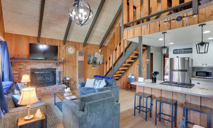 Big Bear City Cabin | Cabin w/Deck, Fire Pit & Big Bear Lake Access!