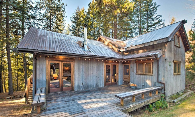 Ardenvoir Cabin | Cabin w/ Hot Tub: 14 Miles to Leavenworth!