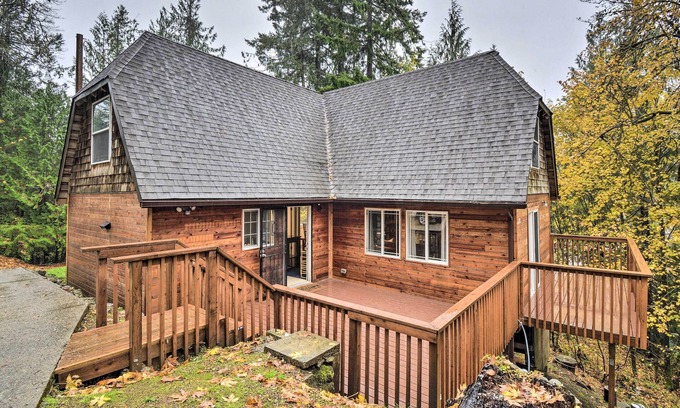 Shelton Cabin | Cabin w/Hot Tub, 25 Mi to Olympic Nat'l Park