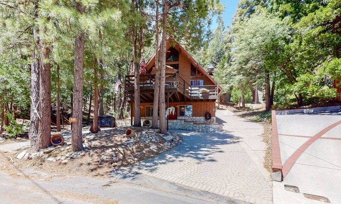 Lake Arrowhead House | Cabin w/private hot tub, 2 fireplaces, game room & Private lake trail access