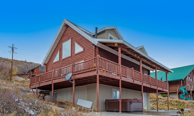 Harbor Village Cabin | Cabin w/Scenic Views, W/D, Central AC, WiFi, Deck, Ping-Pong, and Gas Grill