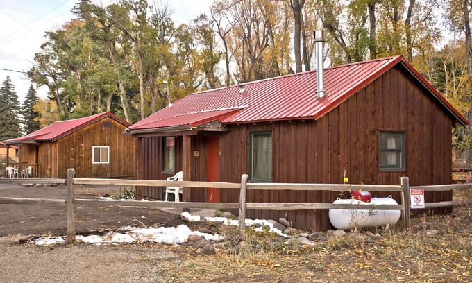 South Fork Cabin | Cabin with Full Kitchen at Four Seasons Lodge