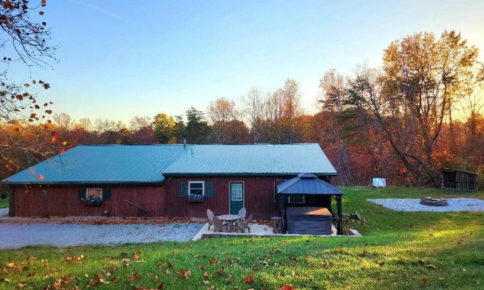Logan Cabin | Cabin with Hot Tub~Firepit~Games
