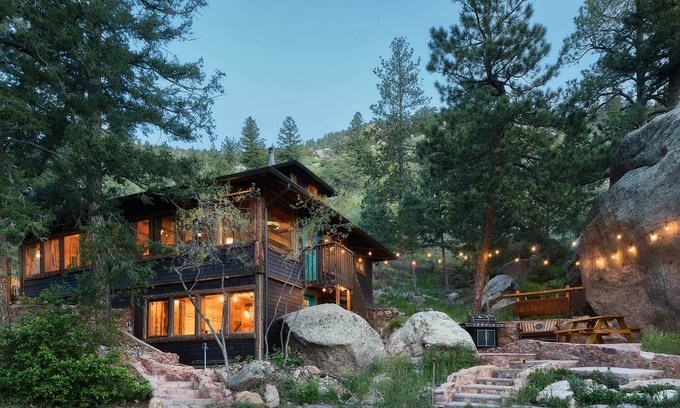 Cascade Cabin | Cabin with Pikes Views, Fireplace, Walk to Winery
