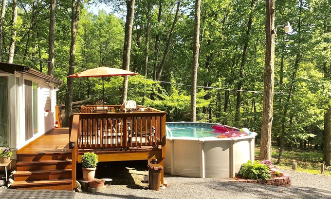 East Stroudsburg Cabin | Cabin with pool at Pocono Mountains -Shawnee/Camelback
