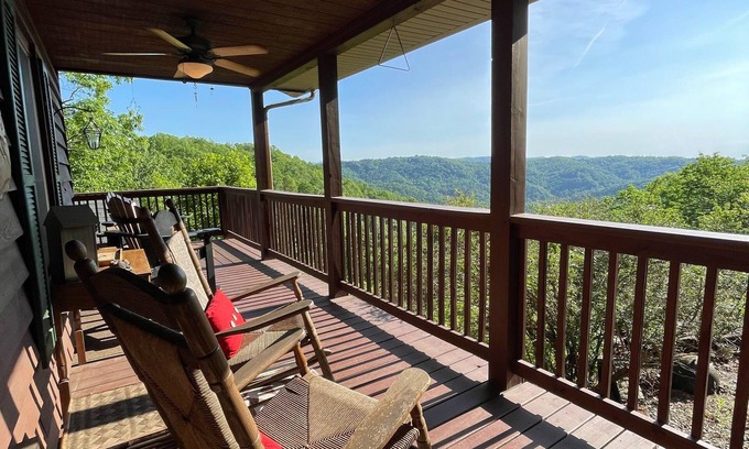Purlear House | Cabin with sunset VIEWs for Miles! Close to Boone and Blue Ridge Parkway