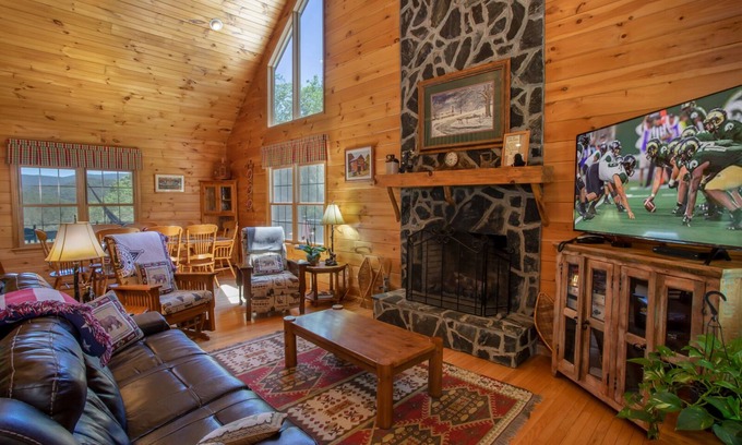 Sugar Grove Cabin | Cabin with Views & River Access