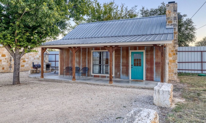 Concan Cabin | Cabins by the Frio River - River Rock Cabin #1