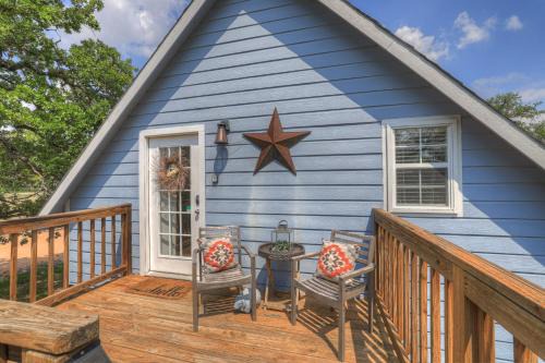 Fredericksburg House | Cactus Flower Treehouse-Pet Friendly-Hill Country Views!
