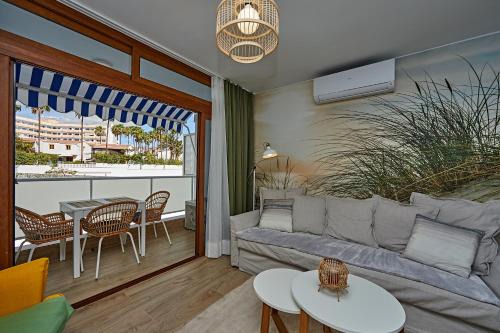 Playa del Ingles Apartment | Cactus Sombrerudo- bright apartment next to Yumbo