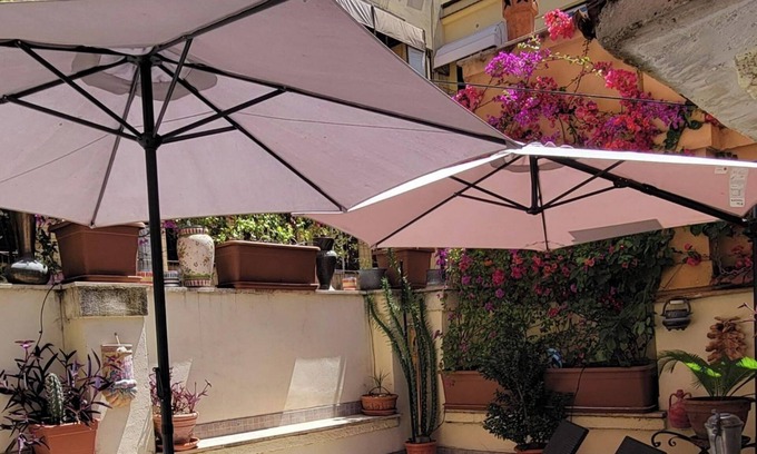 Rione XVIII Castro Pretorio Apartment | Caesar Room