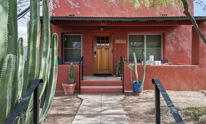 Barrio Santa Rosa House | Cafe Beck - Mins to Downtown!