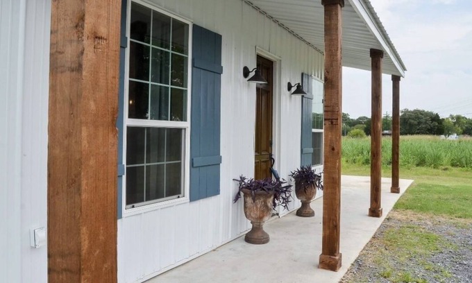 Breaux Bridge House | Cajun Barndeaux! Sleeps 13