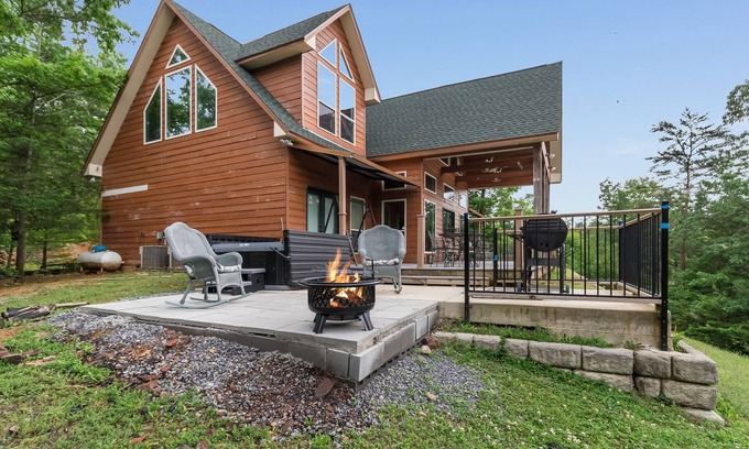 Pittman Center Cabin | Cajun Spice | Outdoor Spaces, Hot Tub, Fire Pit