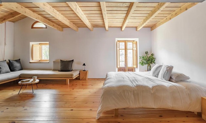 Montella House | Cal Calsot Casa Rural "Adults Only"