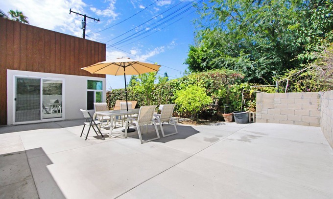 Azusa House | Cal King BR Pet-Friendly self control AC