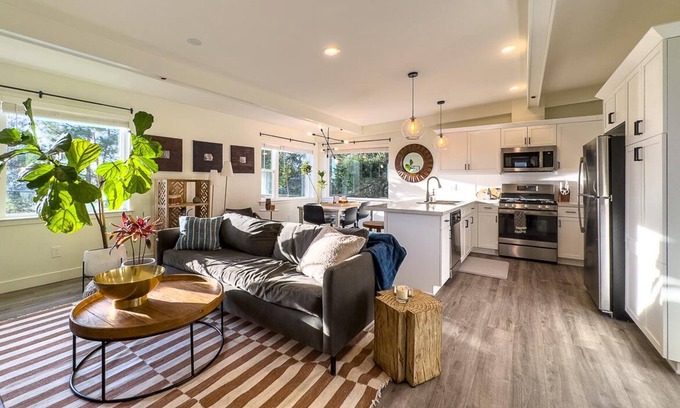 San Luis Obispo House | Cal Poly Hillside Retreat
