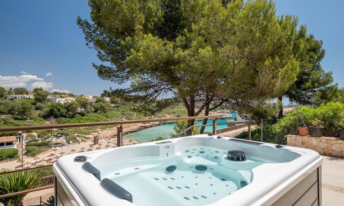 Cala Anguila-Cala Mendia Ski Chalet | Cala Mendia Beach House 2 es with direct access to the beach and sea views
