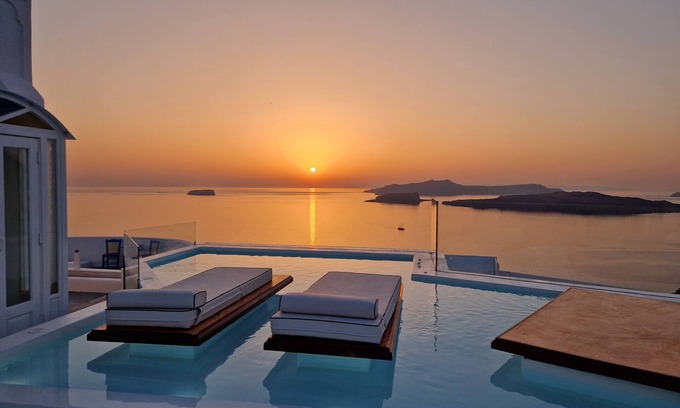 Megalochori Villa | Caldera View Private Villa with Private Pool/Heated Jacuzzi/Amazing Sunset