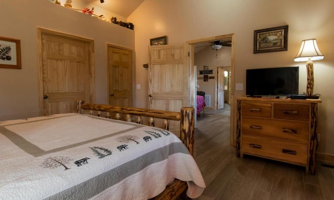 Bryson City House | Calhoun House Inn & Suites