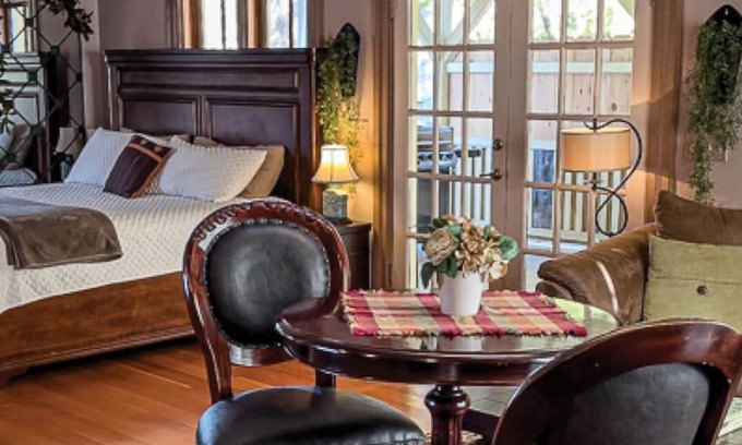 Jacksonville House | California Cottage: Downtown!