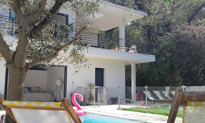 Nord House | Californian villa with heated pool, 5 minutes from town center