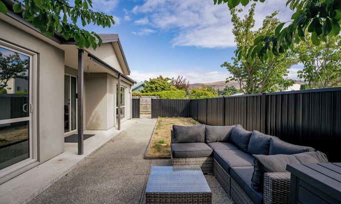 Lowburn House | Calm at Leitrum - Cromwell Holiday Home