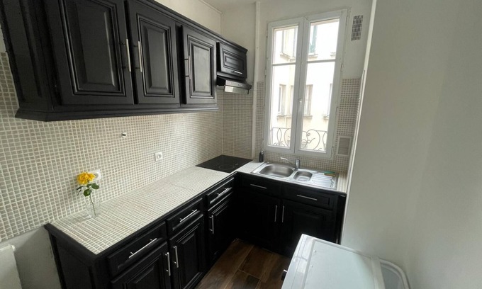 Aubervilliers Apartment | Calm & Fully furnished appartment at footstep of metro :) with Netflix & Amazon!