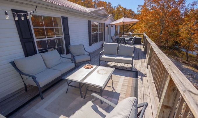 Brixey House | Calm Lakefront Retreat | Fishing, Kayaking & More
