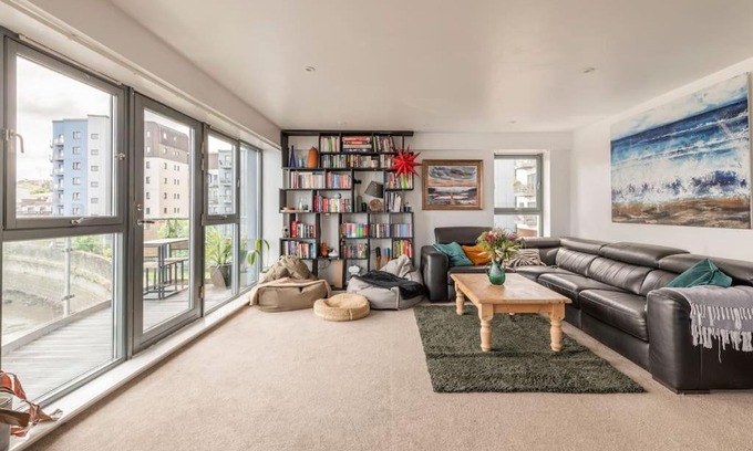 Granton Apartment | Calming Sea View City Apartment