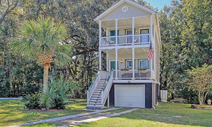 North Charleston House | Cam's Retreat on Apple Street