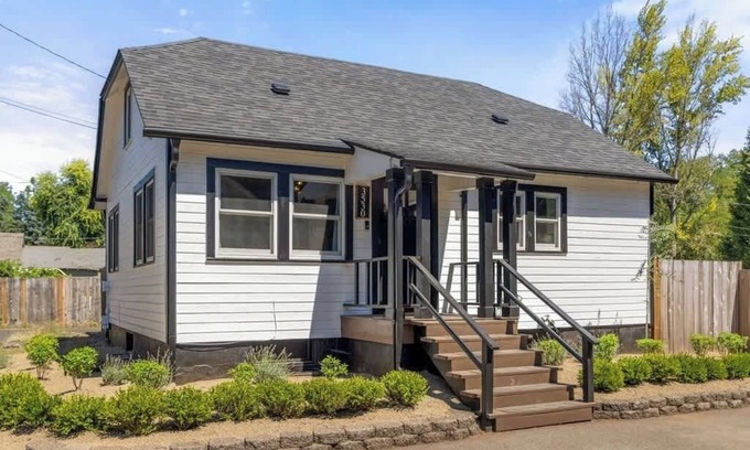 Carver House | Camas Lakehouse With Private Hot Tub