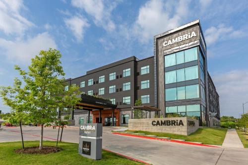 Montopolis Hotel | Cambria Hotel Austin Airport
