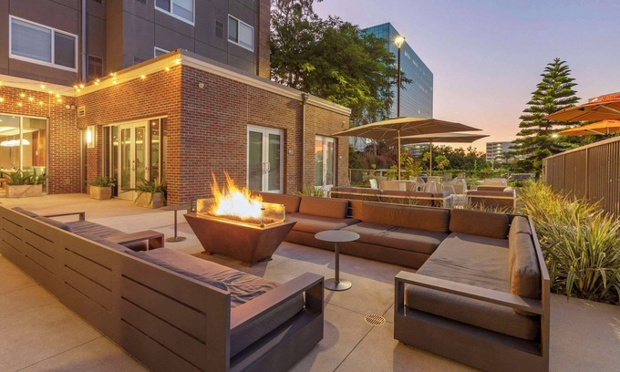 El Segundo Hotel | Cambria Hotel LAX