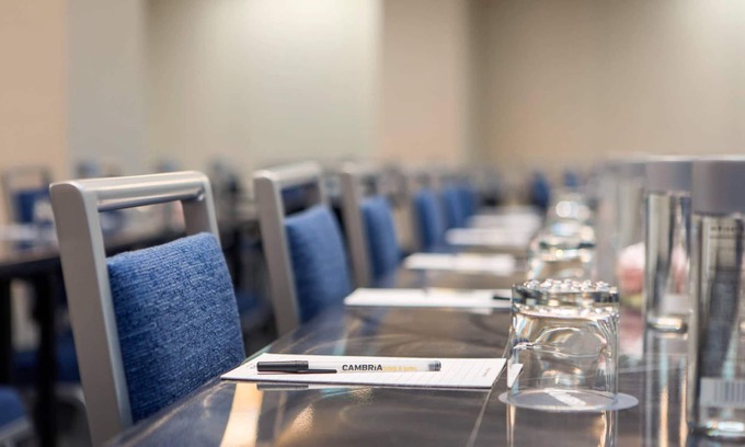 Plymouth Hotel | Cambria Hotel & Suites Plymouth