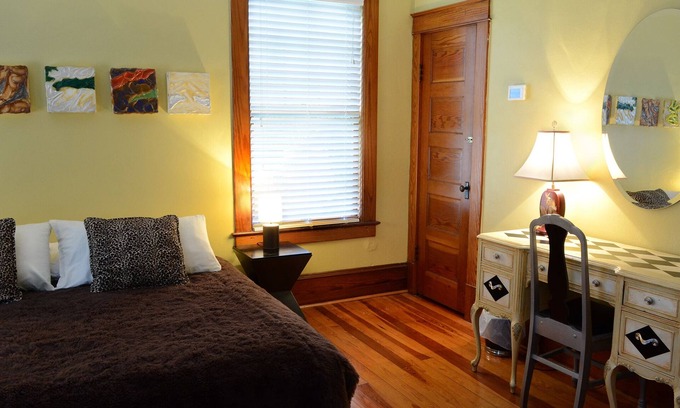 Mount Dora Bed & Breakfast | Camel Suite At Adora Inn - Sleeps 4