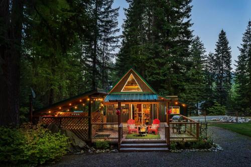 Ardenvoir House | Camp David by NW Comfy Cabins