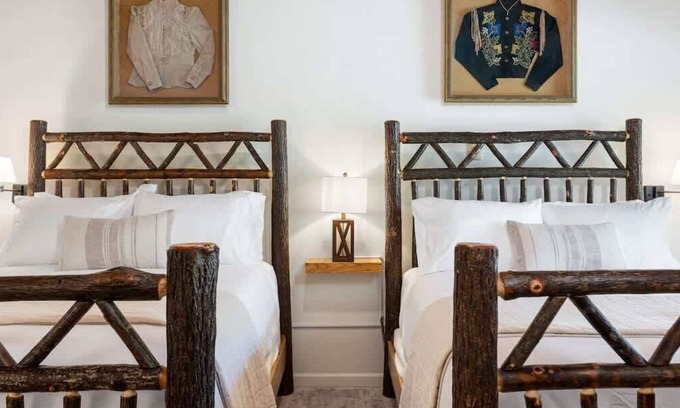 Springville Apartment | Camp Nelson Lodge Room 9