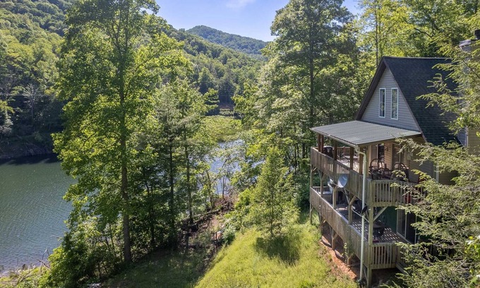 Tuckasegee House | Camp Ruby - Your Private, Mountain Oasis Located on Cedar Cliff Lake!
