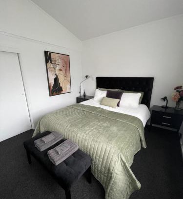 Leamington Apartment | Campbell Unit
