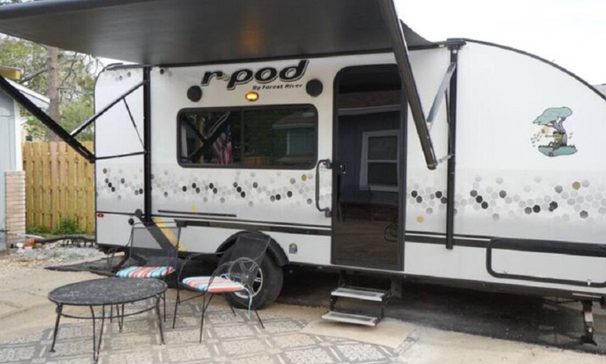Ono Island House | Camper in Perdido key, close to the best hangouts & public beaches on the gulf.
