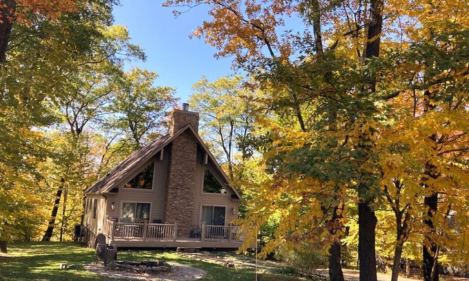 Hidden Valley House | 🐾 Campfire Crossing – Mountain Home | Fire pit, Waterfalls & Fall Foliage🍁🌲