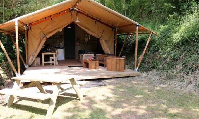 Saint-Constant-Fournoules House | Camping 3 étoiles - Piscine - eec0ce