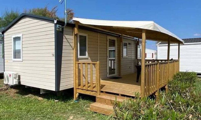 Villeneuve-les-Maguelone House | Camping 2 étoiles - Piscine - ccb0fdi