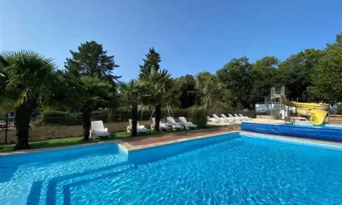 Guemene-Penfao House | Camping 3 étoiles - Piscine - eebebg