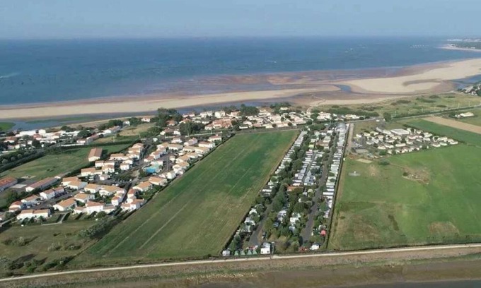 La Faute-sur-Mer House | Camping 4 étoiles - Piscine - eeebhe